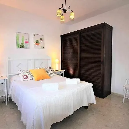 Semesterbostad Casa Alejandra Con Terraza Y Barbacoa! *