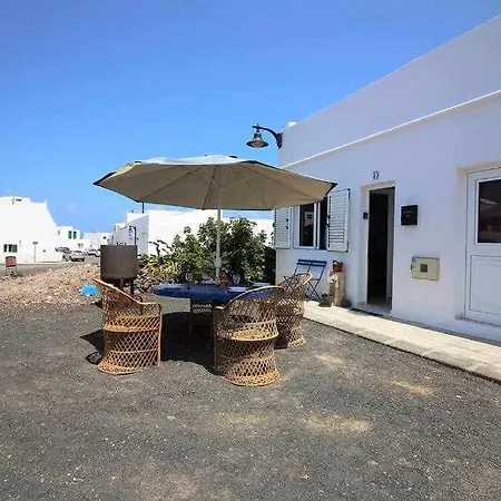 Casa Alejandra Con Terraza Y Barbacoa! Casa de Férias El Golfo
