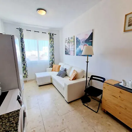Semesterbostad Casa Alejandra Con Terraza Y Barbacoa!